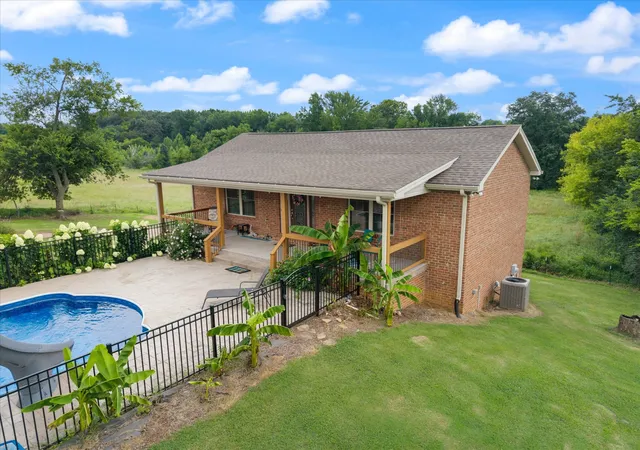 Photo 3 of Single family home for sale at 2155 Lake Rd, Greenbrier, TN 37073 | MLS# 3283780 | Listing updated on 2026-10-05