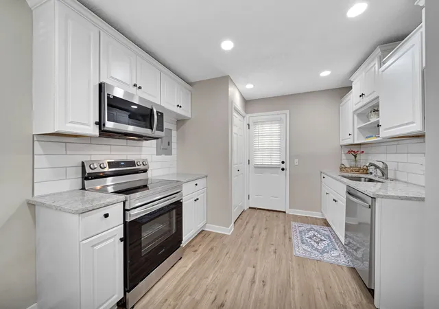 Photo 1 of Single family home for sale at 303 Park Ln, Clarksville, TN 37042 | MLS# 3286148 | Listing updated on 2026-09-17
