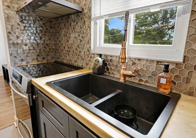 Photo 3 of Single family home for sale at 3503 Lockwood Cir, Chattanooga, TN 37415 | MLS# 3288041 | Listing updated on 2026-10-27