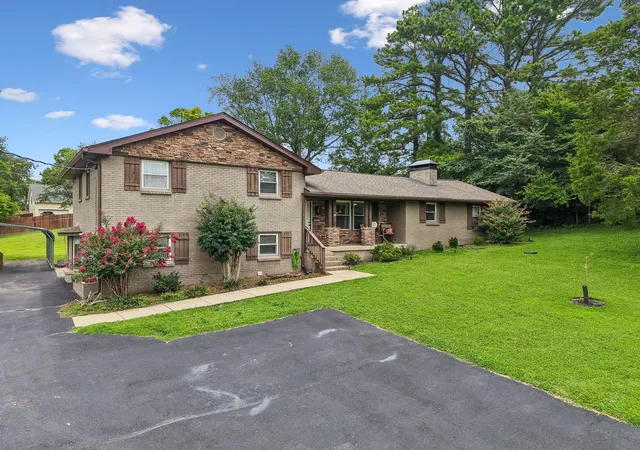 Photo 1 of Single family home for sale at 708 Glen Oaks Dr, Mount Juliet, TN 37122 | MLS# 3336419 | Listing updated on 2026-09-16