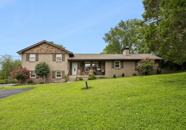 Photo 3 of Single family home for sale at 708 Glen Oaks Dr, Mount Juliet, TN 37122 | MLS# 3336419 | Listing updated on 2026-09-16