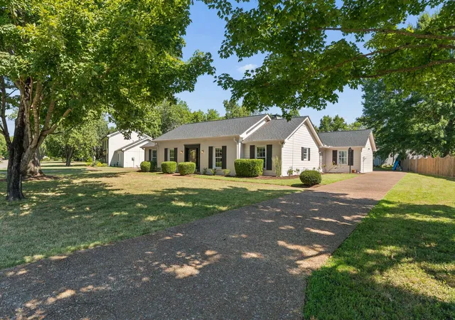Photo 1 of Single family home for sale at 1006 Boxwood Dr, Franklin, TN 37069 | MLS# 3306662 | Listing updated on 2026-09-16