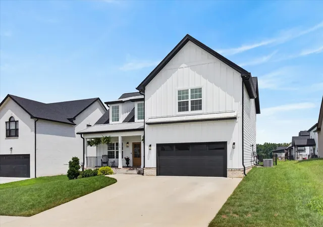 Photo 3 of Single family home for sale at 222 Bluebell Dr, Clarksville, TN 37043 | MLS# 3304312 | Listing updated on 2026-09-16
