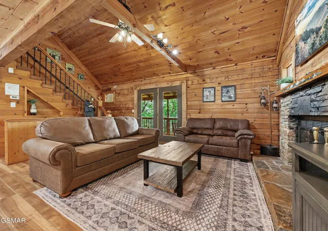 Photo 4 of Sale Pending at 910 Ski View Ln, Sevierville, TN 37876 | MLS# 3302318 | Listing updated on 2026-10-02