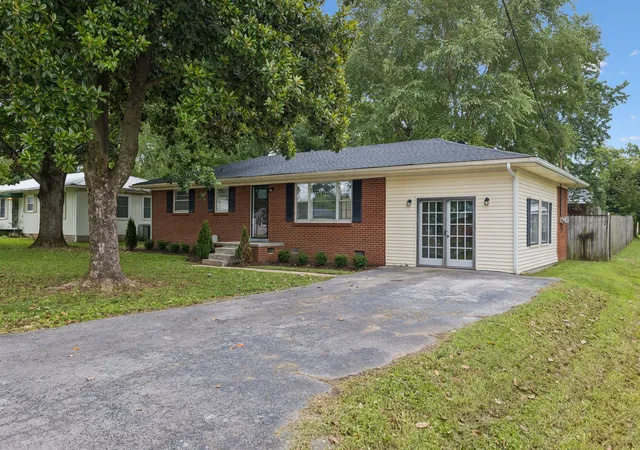 Photo 3 of Single family home for sale at 723 Nichols St, Pulaski, TN 38478 | MLS# 3305083 | Listing updated on 2026-09-16