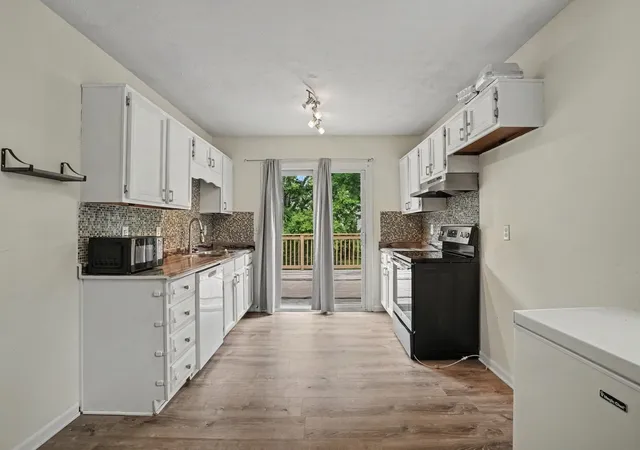 Listing Photo 5 - Condo for sale in building located at 126 Five Oaks Dr, Nashville, TN 37217