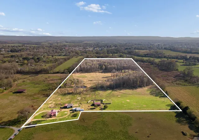 Photo 3 of Single family home for sale at 324 Laster Holman Lane, Decherd, TN 37324 | MLS# 3525741 | Listing updated on 2026-09-17