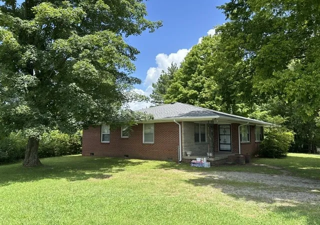 Photo 3 of Single family home for sale at 5002 Collinwood Dr, Clarksville, TN 37042 | MLS# 3306508 | Listing updated on 2026-09-16