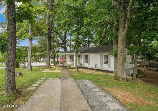 Photo 2 of Single family home for sale at 3604 Sisk Rd, Knoxville, TN 37921 | MLS# 3309230 | Listing updated on 2026-09-16