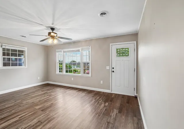 Photo 3 of Single family home for sale at 807 Hilltop Dr, Greeneville, TN 37745 | MLS# 3311603 | Listing updated on 2026-09-24