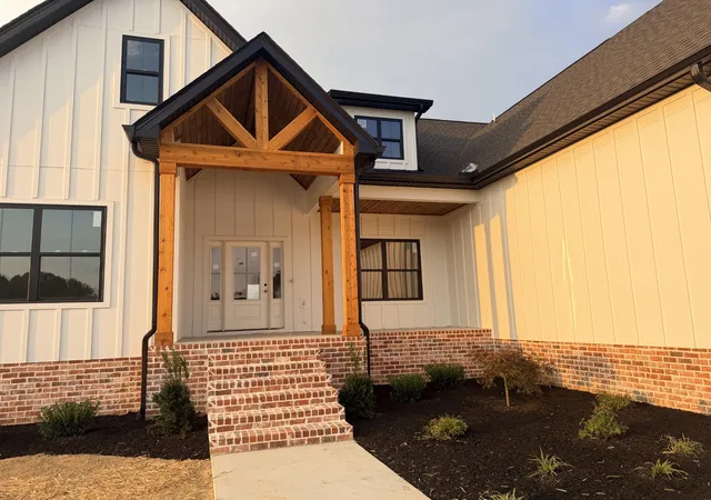 Single family home for sale at 400 Jake Link Rd, Cottontown, TN 37048 | MLS# 3311512 | Listing updated on 2026-10-05