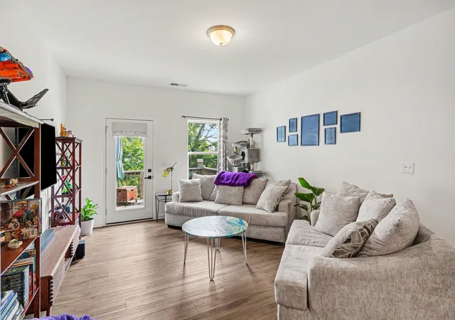 Listing Photo 5 - Condo for sale in building located at 940 Millstream Dr, Nashville, TN 37218