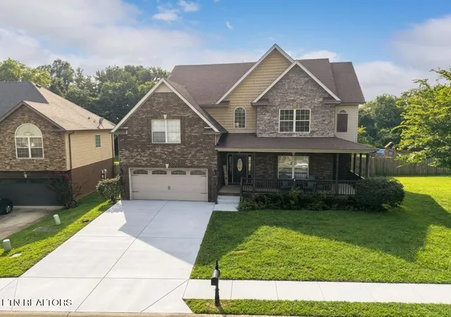 Photo 2 of Single family home for sale at 1181 Dygert Ct, Clarksville, TN 37042 | MLS# 3312492 | Listing updated on 2026-10-15