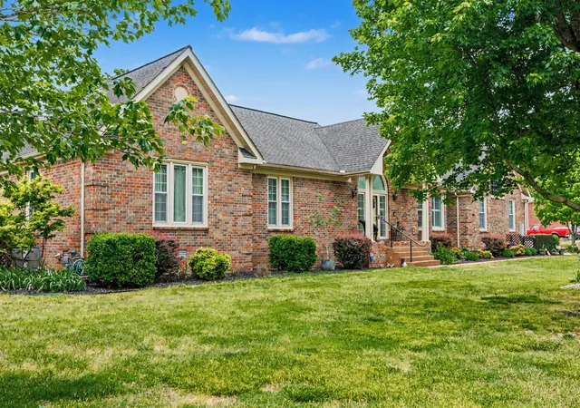 Photo 3 of Single family home for sale at 201 Buchanan Cir, Hendersonville, TN 37075 | MLS# 3312511 | Listing updated on 2026-09-17