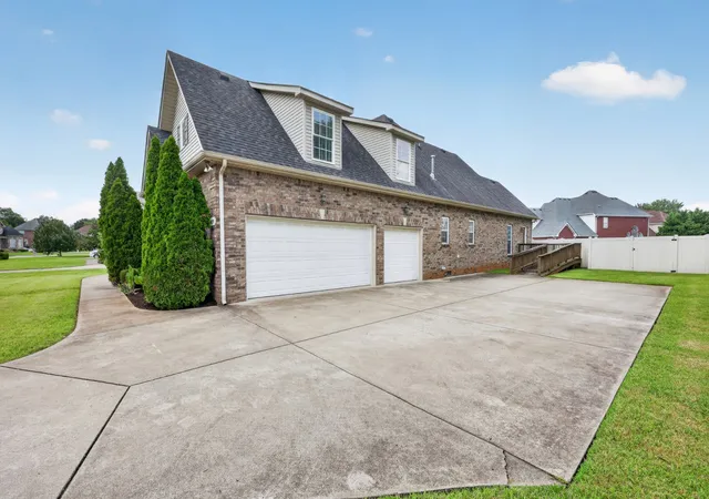 Photo 4 of Single family home for sale at 419 Paul Norman Dr, Murfreesboro, TN 37127 | MLS# 3512767 | Listing updated on 2026-09-18