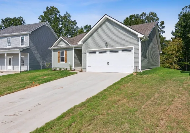 Photo 2 of Single family home for sale at 1170 Tybee Dr, Clarksville, TN 37042 | MLS# 3318943 | Listing updated on 2026-09-17