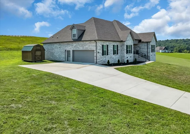 Photo 3 of Single family home for sale at 1301 Whiteside Hl Rd, Wartrace, TN 37183 | MLS# 3326359 | Listing updated on 2026-10-01