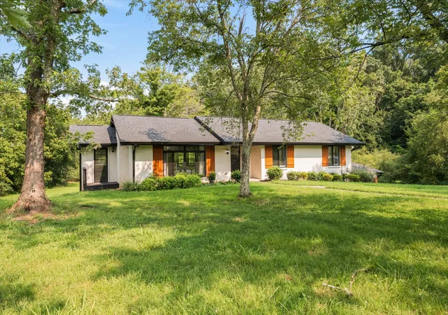 Photo 1 of Single family home for sale at 2498 Ctr Point Rd, Hendersonville, TN 37075 | MLS# 3515129 | Listing updated on 2026-09-16
