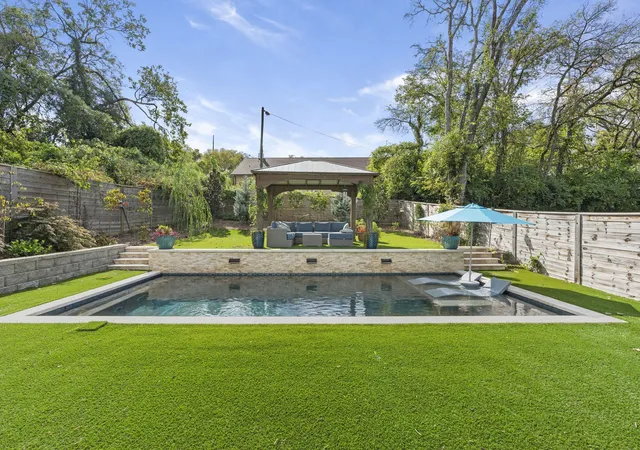 Photo 1 of Single family home for sale at 933 42nd Avenue N, Nashville, TN 37209 | MLS# 3505804 | Listing updated on 2026-09-16