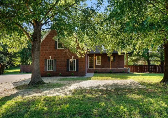 Photo 3 of Single family home for sale at 105 Four Season Dr, Murfreesboro, TN 37129 | MLS# 3336368 | Listing updated on 2026-09-17