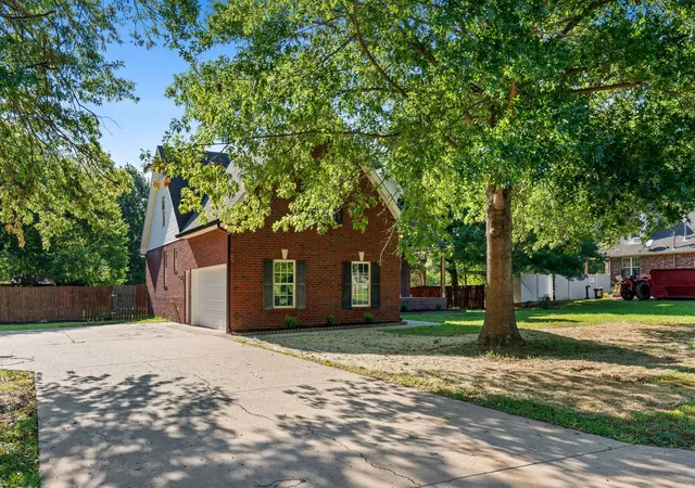 Photo 3 of Single family home for sale at 105 Four Season Dr, Murfreesboro, TN 37129 | MLS# 3336368 | Listing updated on 2026-09-17
