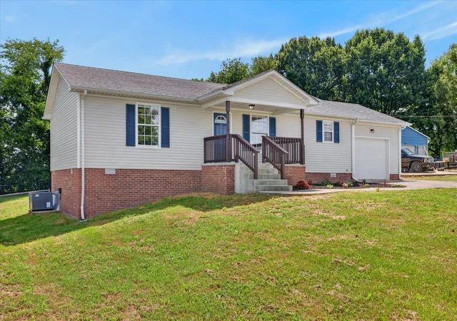 Photo 1 of Single family home for sale at 1824 Carneal Ln, Oak Grove, KY 42262 | MLS# 3320533 | Listing updated on 2026-09-27