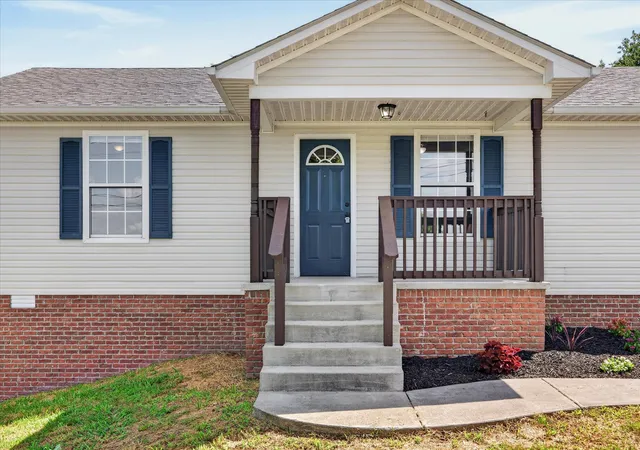 Photo 2 of Single family home for sale at 1824 Carneal Ln, Oak Grove, KY 42262 | MLS# 3320533 | Listing updated on 2026-09-27