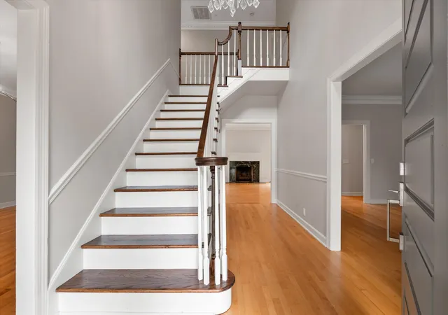 Photo 2 of Single family home for sale at 605 Linden Sq, Nashville, TN 37215 | MLS# 3593693 | Listing updated on 2026-09-17