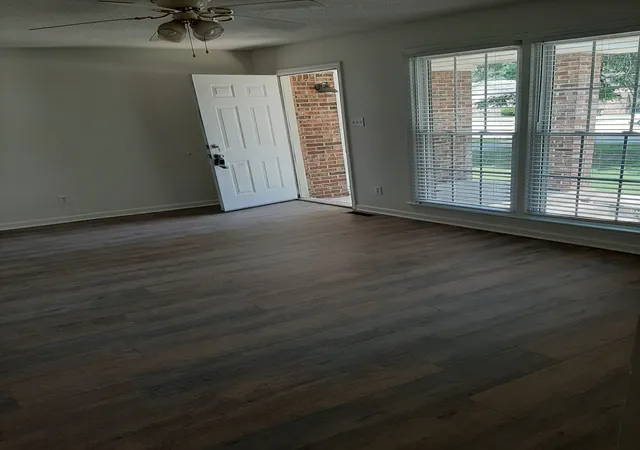 Photo 2 of Multi family home for sale at 211 Hunter Dr, Columbia, TN 38401 | MLS# 3512472 | Listing updated on 2026-09-17