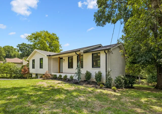 Photo 3 of Single family home for sale at 108 Airfloat Dr, Hendersonville, TN 37075 | MLS# 3501482 | Listing updated on 2026-09-08