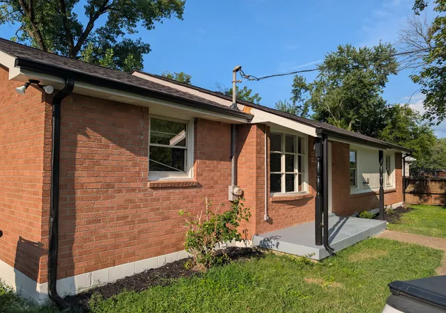 Photo 1 of Single family home for sale at 5032 Bonnameade Dr, Hermitage, TN 37076 | MLS# 3335971 | Listing updated on 2026-10-08