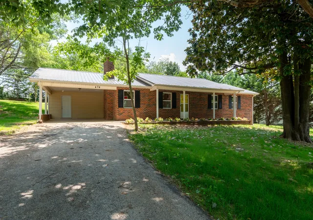 Photo 1 of Single family home for sale at 474 Bank St, Tellico Plains, TN 37385 | MLS# 3499497 | Listing updated on 2026-09-09