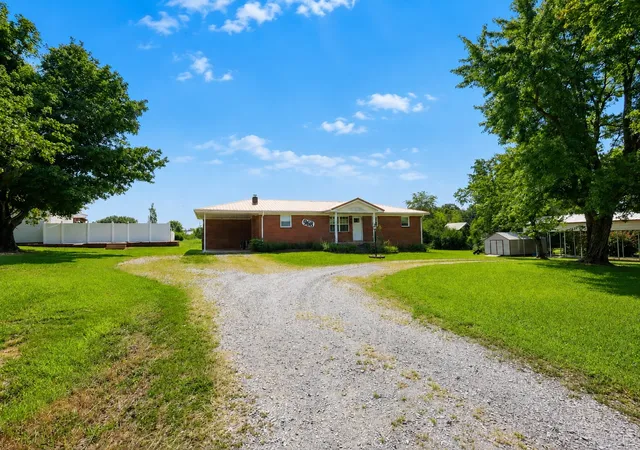 Photo 1 of Single family home for sale at 968 Old Nashville Hwy, Mc Ewen, TN 37101 | MLS# 3499663 | Listing updated on 2026-09-17