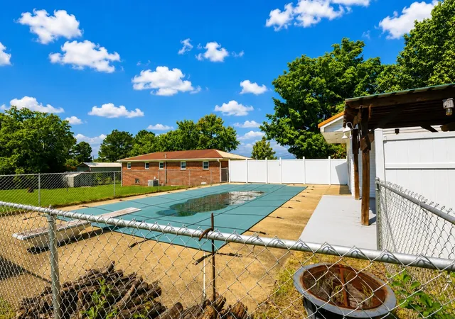 Photo 3 of Single family home for sale at 968 Old Nashville Hwy, Mc Ewen, TN 37101 | MLS# 3499663 | Listing updated on 2026-09-17