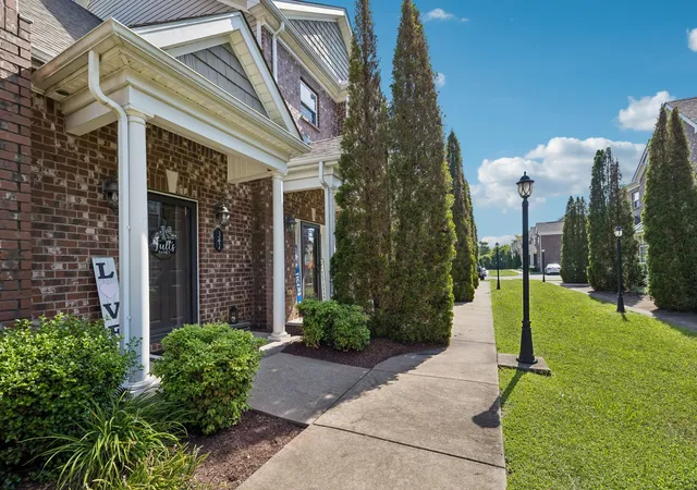Photo 4 of Townhouse for sale at 341 Rowlette Cir, Murfreesboro, TN 37127 | MLS# 3510475 | Listing updated on 2026-10-23