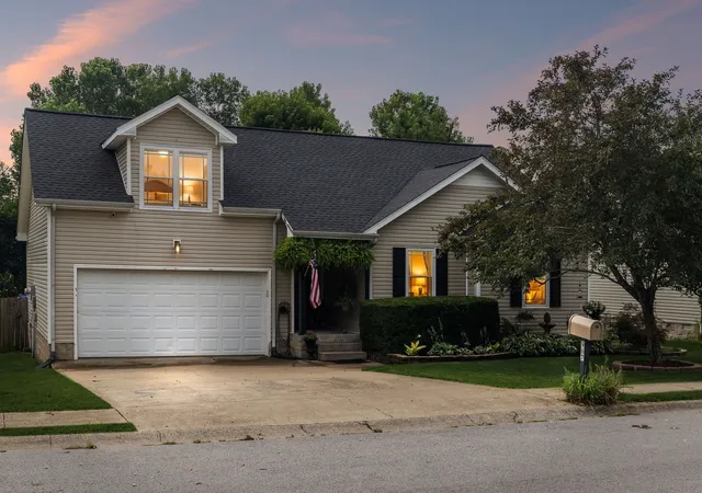 Photo 3 of Single family home for sale at 967 Cindy Jo Ct, Clarksville, TN 37040 | MLS# 3500946 | Listing updated on 2026-09-08