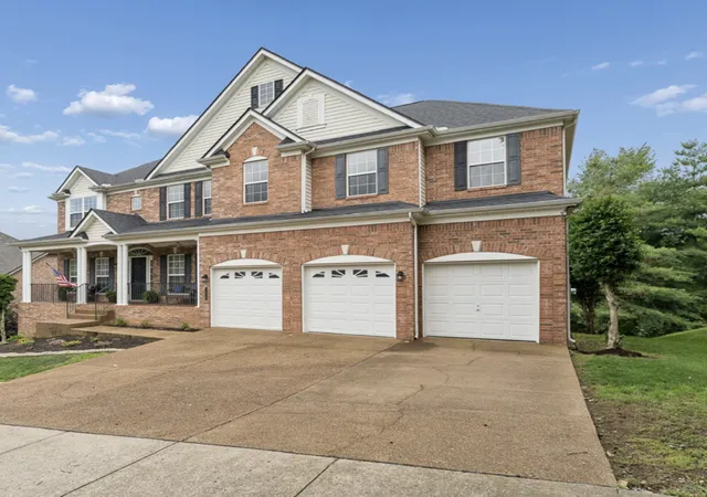 Photo 2 of Single family home for sale at 1206 Broadmoor Cir, Franklin, TN 37067 | MLS# 3594365 | Listing updated on 2026-09-18
