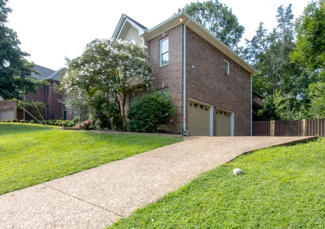 Photo 4 of Single family home for sale at 4900 Tulip Grv Ln, Hermitage, TN 37076 | MLS# 3510280 | Listing updated on 2026-09-22