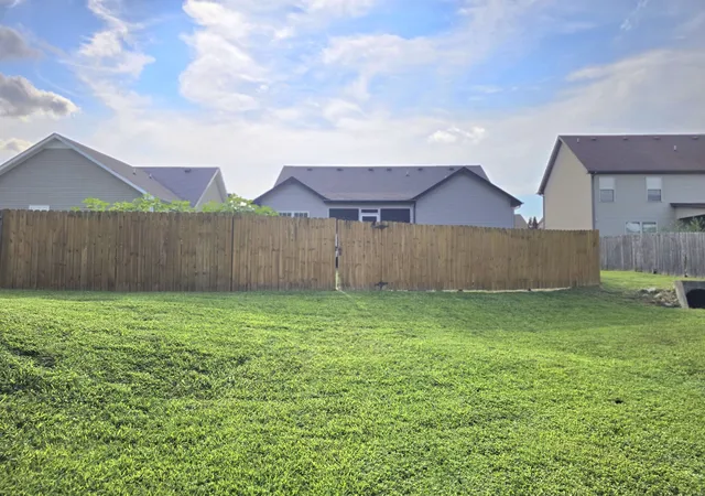 Photo 4 of Single family home for sale at 3735 Gray Fox Dr, Clarksville, TN 37040 | MLS# 3510899 | Listing updated on 2026-09-17