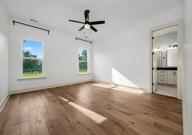 Photo 4 of Sale Pending at 520 Gresham Ln, Murfreesboro, TN 37129 | MLS# 3511055 | Listing updated on 2026-09-17