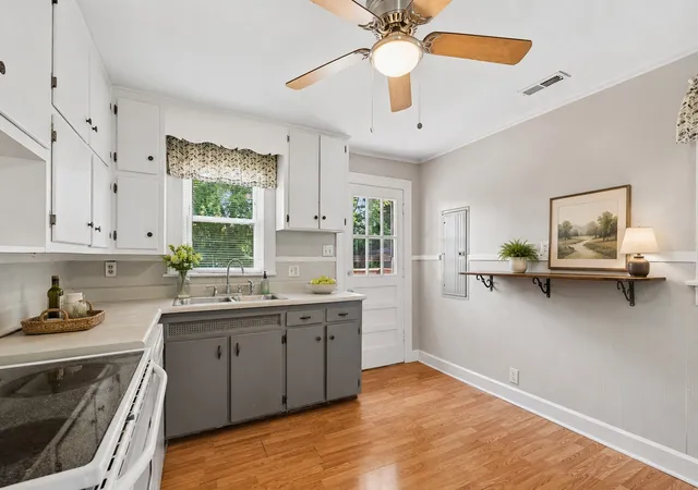 Photo 3 of Single family home for sale at 211 Rushwood Dr, Murfreesboro, TN 37130 | MLS# 3513086 | Listing updated on 2026-09-30