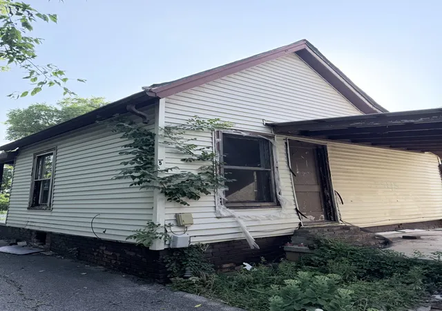 Photo 2 of Multi family home for sale at 700 East 7th St, Hopkinsville, KY 42240 | MLS# 3512504 | Listing updated on 2026-09-15