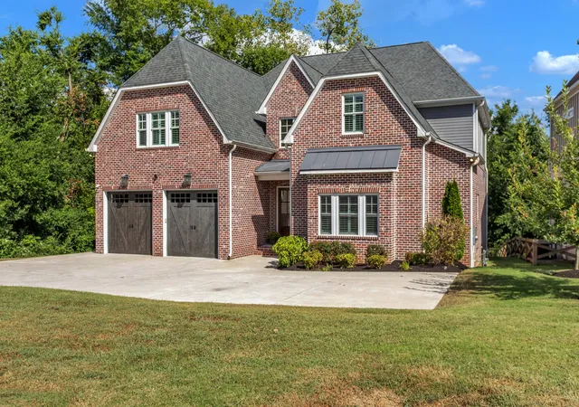 Photo 2 of Single family home for sale at 1018b Downey Dr, Nashville, TN 37205 | MLS# 3540323 | Listing updated on 2026-09-17