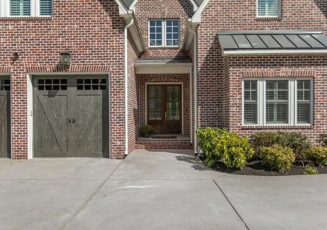 Photo 3 of Single family home for sale at 1018b Downey Dr, Nashville, TN 37205 | MLS# 3540323 | Listing updated on 2026-09-17