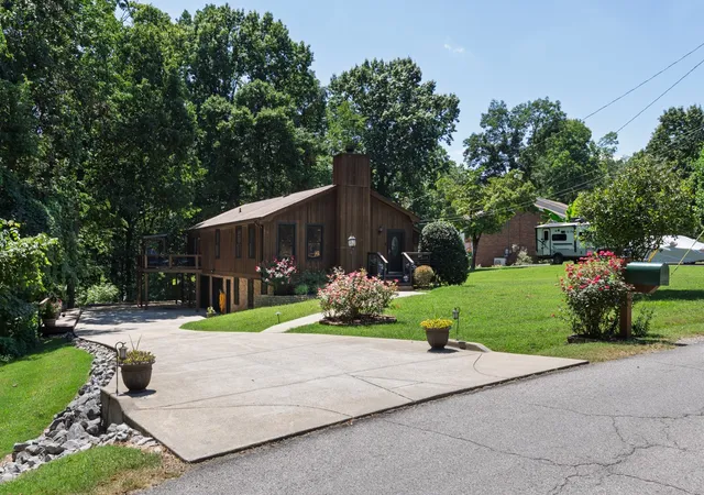 Photo 3 of Single family home for sale at 1002 Winding Way Dr, White House, TN 37188 | MLS# 3513119 | Listing updated on 2026-09-08
