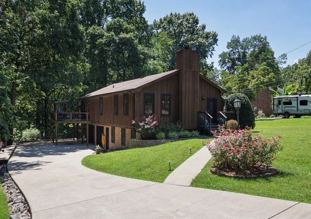 Photo 3 of Single family home for sale at 1002 Winding Way Dr, White House, TN 37188 | MLS# 3513119 | Listing updated on 2026-09-08