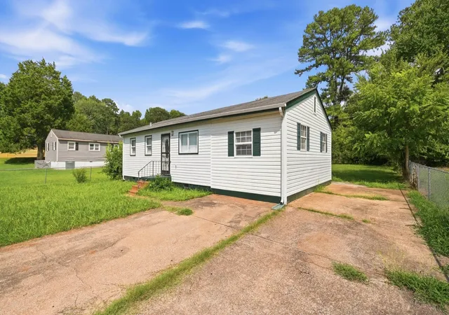 Photo 2 of Single family home for sale at 5012 Jarrett Rd, Chattanooga, TN 37416 | MLS# 3513451 | Listing updated on 2026-09-18