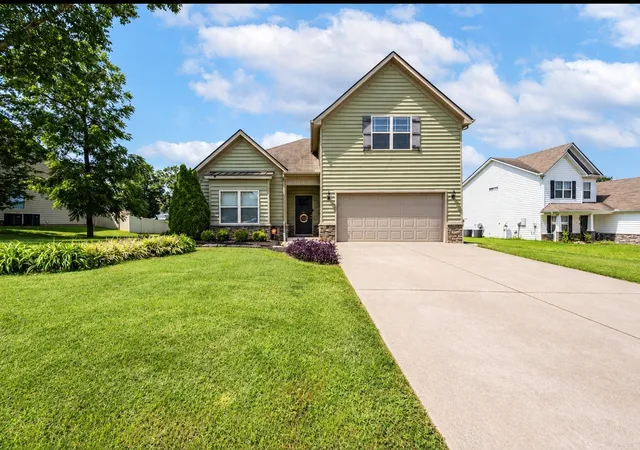 Photo 1 of Single family home for sale at 813 Silverhill Dr, Murfreesboro, TN 37129 | MLS# 3514115 | Listing updated on 2026-09-16