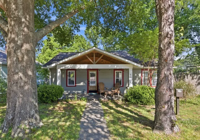 Photo 2 of Single family home for sale at 413 Lockland Dr, Nashville, TN 37206 | MLS# 3525821 | Listing updated on 2026-09-17