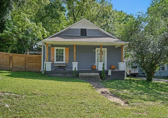 Photo 2 of Single family home for sale at 762 Monroe St, Clarksville, TN 37040 | MLS# 3530238 | Listing updated on 2026-09-16